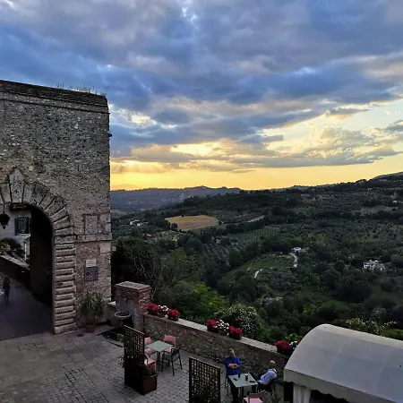 Appartamento La Casa In Piazza Toffia