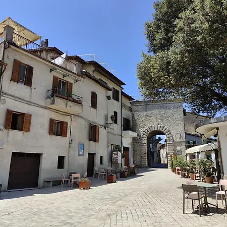 La Casa In Piazza * Toffia